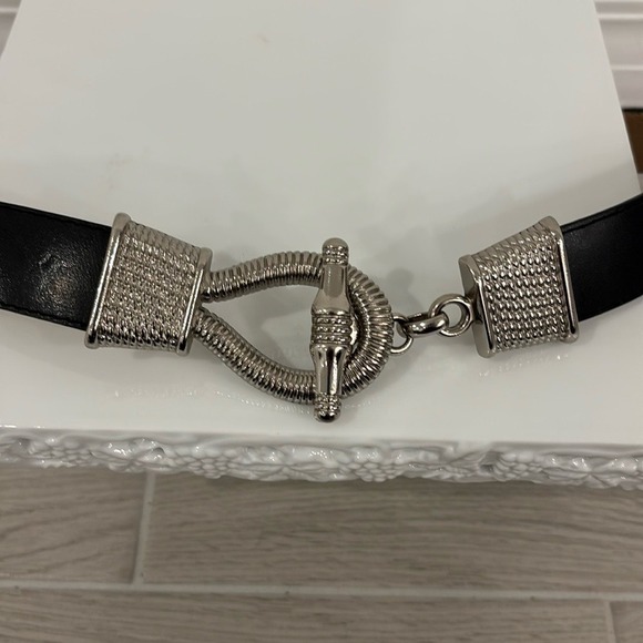 Black Belt with Silver Buckle Unique Toggle Closure Belt Fashion Accessory - Picture 11 of 16